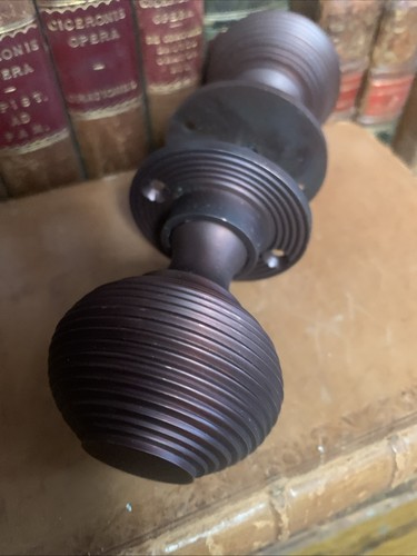 Pair heavy beehive - beehive, knobs