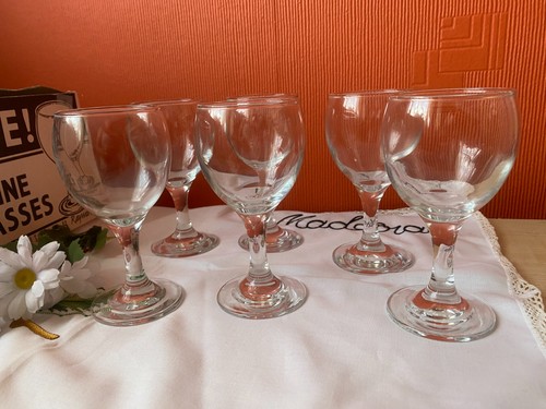 Rayware medium wine glasses - medium,
