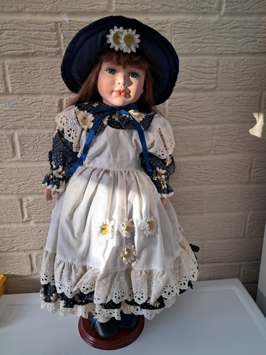 Gorgeous vintage alberon - gorgeous,