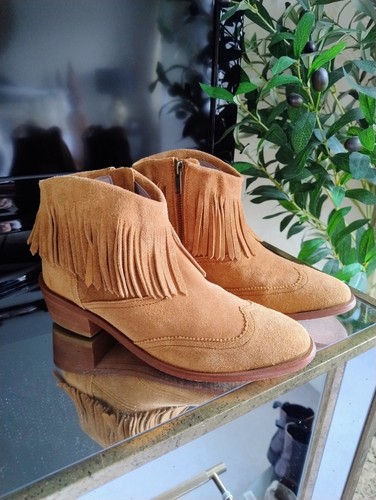 Hudson tan suede - h, fringed