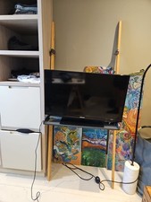 Samsung 32" Smart TV UE32EH5300K with Remote, Stand, Power cable, Antenna Cable