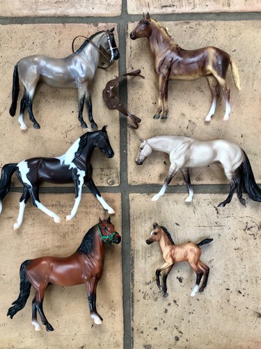 Breyer deluxe country stable - deluxe,