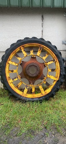 Tractor row crop - tractor,