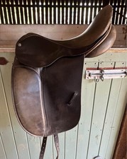 Dressage Saddle 17.5 medium 