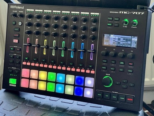 Roland 707 groovebox - roland, mc-707