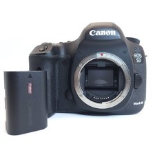Canon EOS 5D Mark III DSLR