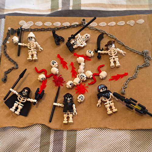 Lego skeleton minifigure - skeleton,