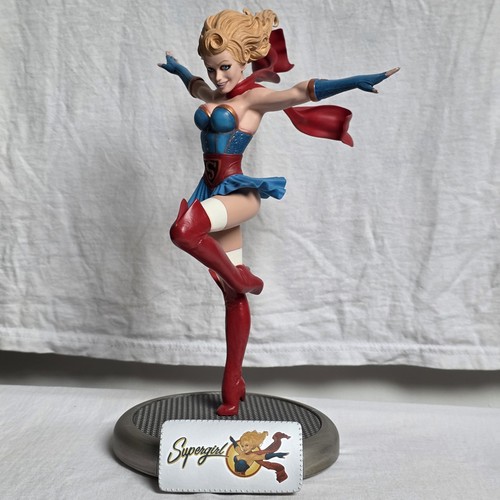 Supergirl statue dc - supergirl,