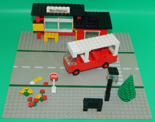Lego town 379 - bus, station