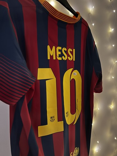 Lionel messi hand signed - messi,