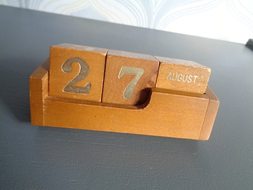 Vintage wooden perpetual desk - vintage,
