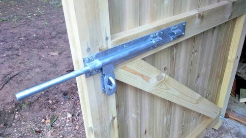 Heavy cross pattern door bolt
