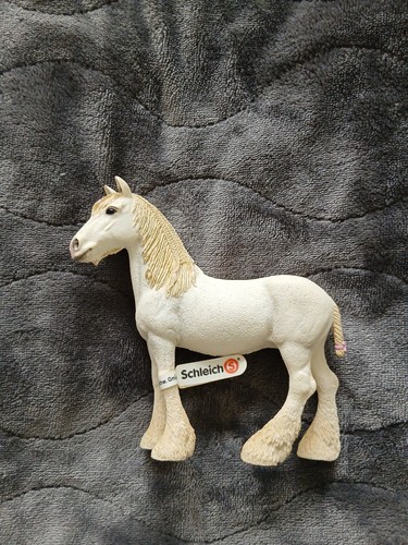 Retired schleich white - schleich, shire
