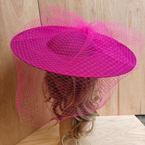 Dark pink veil - veiling, wide