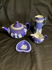 ANTIQUE WEDGWOOD DARK BLUE JASPERWARE TEAPOT + 2 JUGS & Dish