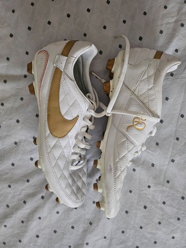 White and gold nike tiempo - gold,