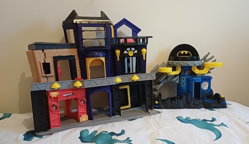 Batman batcave and - batman,