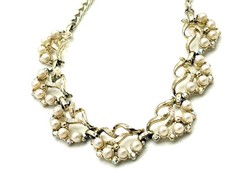 CORO / COROCRAFT Floral Faux Pearl & Aurora Borealis Gold Tone Vintage Necklace