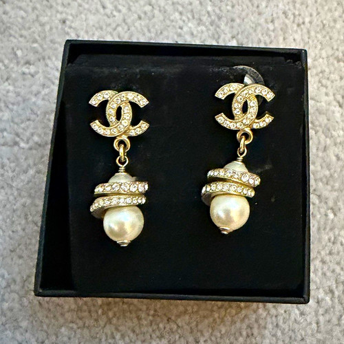 Chanel gold tone crystal - gold,