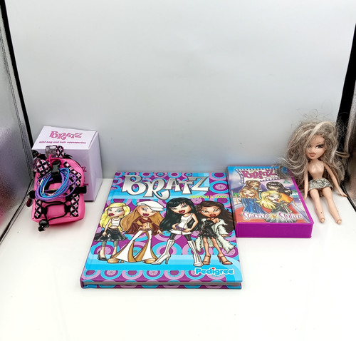 Bratz dolls bundle annual 2005 - bundle,