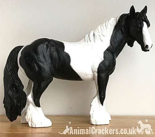 Black white horse cob - black,