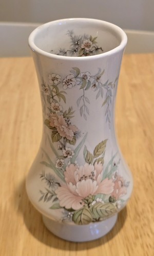Vintage vase bloom - in, ~