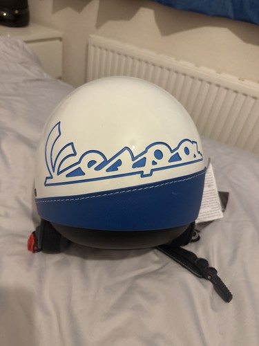 Vespa crash helmets medium - vespa, ￼