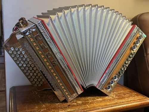 Slovenian kaps row diatonic - kaps,