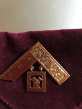Gold past masters jewel