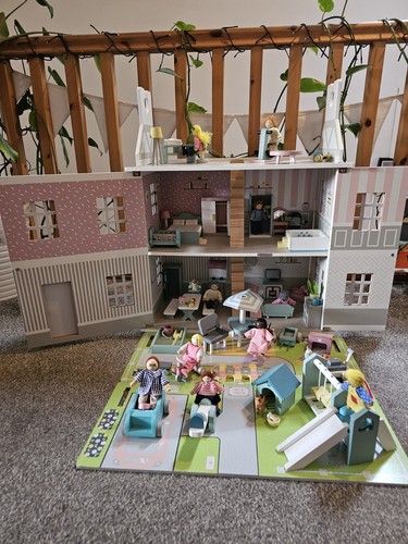 Wooden dolls house - dolls, complete