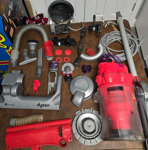 Dyson dc14 low - dyson, reach