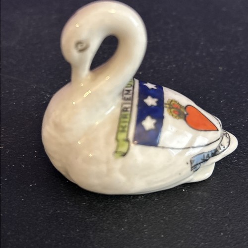 Kirriemuir crested china swan - kirriemuir,