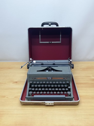 Vintage 1940s royal - 1940s,