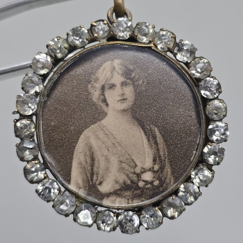 Antique victorian photo locket - photo,