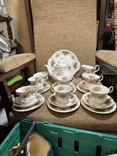 ROYAL ALBERT ENGLISH BONE CHINA 22 PIECE BERKELEY TEA SET WITH LARGE TEA POT