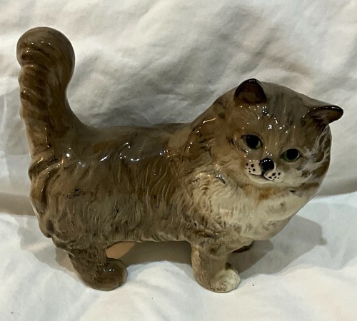 Beswick grey white cat - grey,