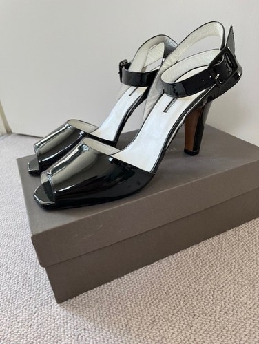 Pied terre navy patent - a,