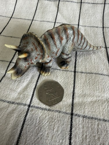 Triceratops baby schleich 2002 - triceratops,