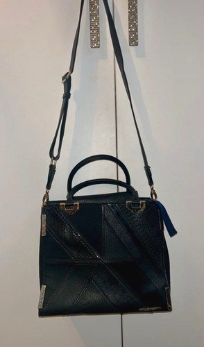 River island black - island, snake