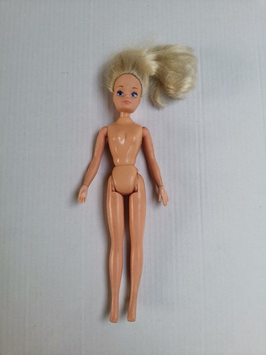Vintage sindy active - active, city