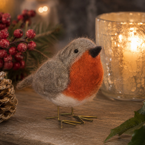 Standing felt robin figure - figure, 9cm