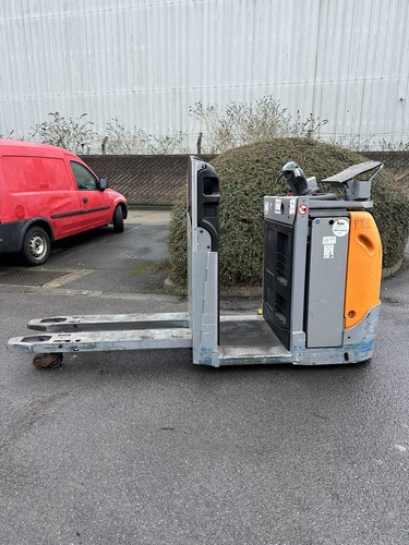 Still electric pallet truck - pallet,