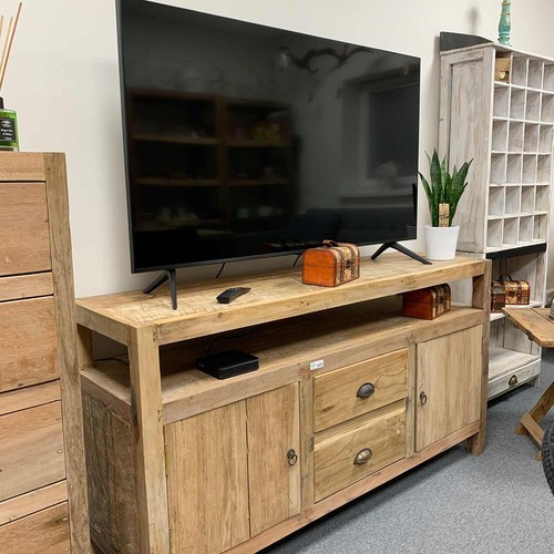 Large rustic finish - finish, tv