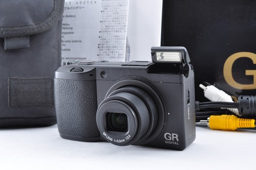Ricoh digital near mint - gr,
