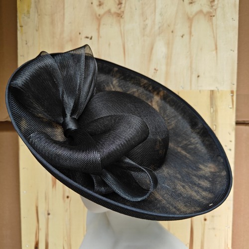 Black large hatinator - black,