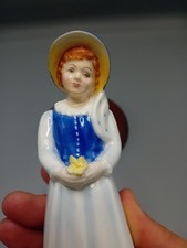 Vintag Royal Doulton Lucy Figurine , Doulton Floral Girl, gift idea, por