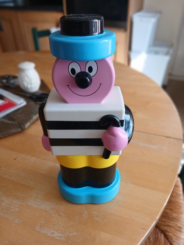 Berti bassett plastic money - ,