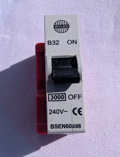 Wylex amp curve - amp, b