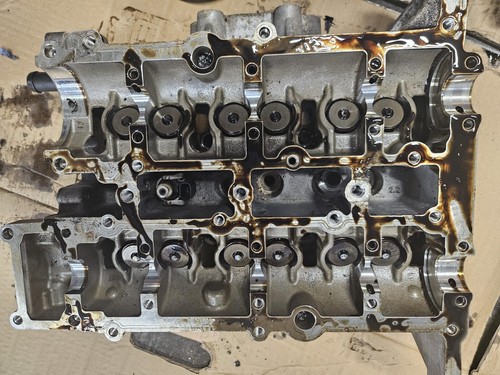 Engine cylinder head - for, ford