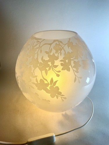 Large vintage white frosted - a,